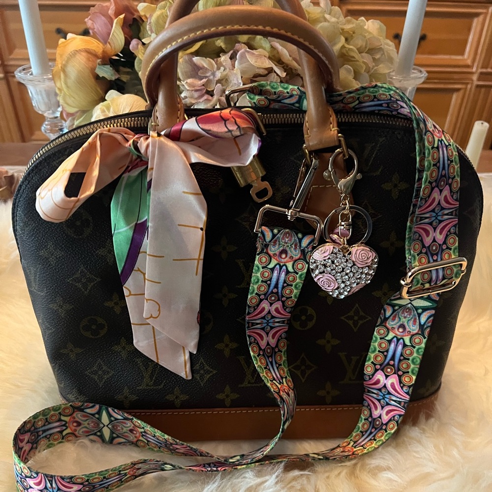 Louis Vuitton LV Handbag Alma Brown M51130 Monogram very nice bag inside & out.